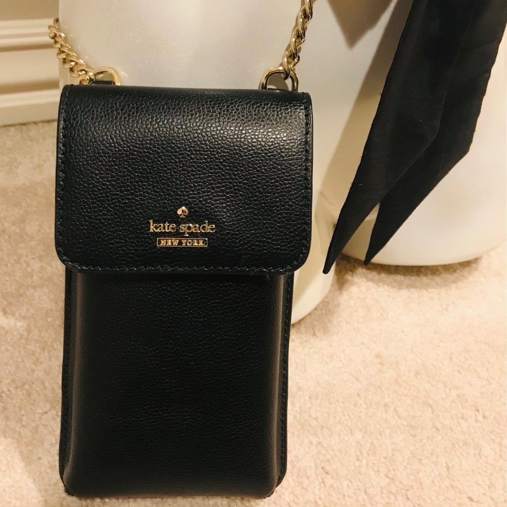 KATE SPADE NEW YORK LEATHER CROSSBODY BLACK PURSE CLUTCH BAG GOLD CHAIN DEATAIL!